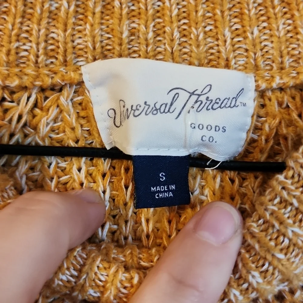 Universal Thread Sweater - Picture 3 of 4